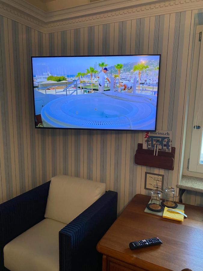 Holiday Hotel Yachtsport Resort Lago Maggiore Брисаго Екстериор снимка