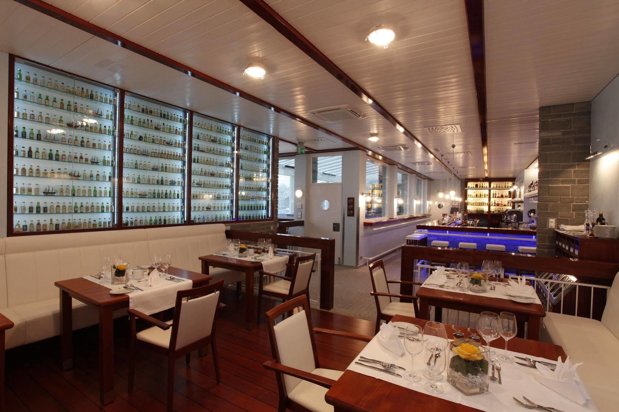 Holiday Hotel Yachtsport Resort Lago Maggiore Брисаго Екстериор снимка