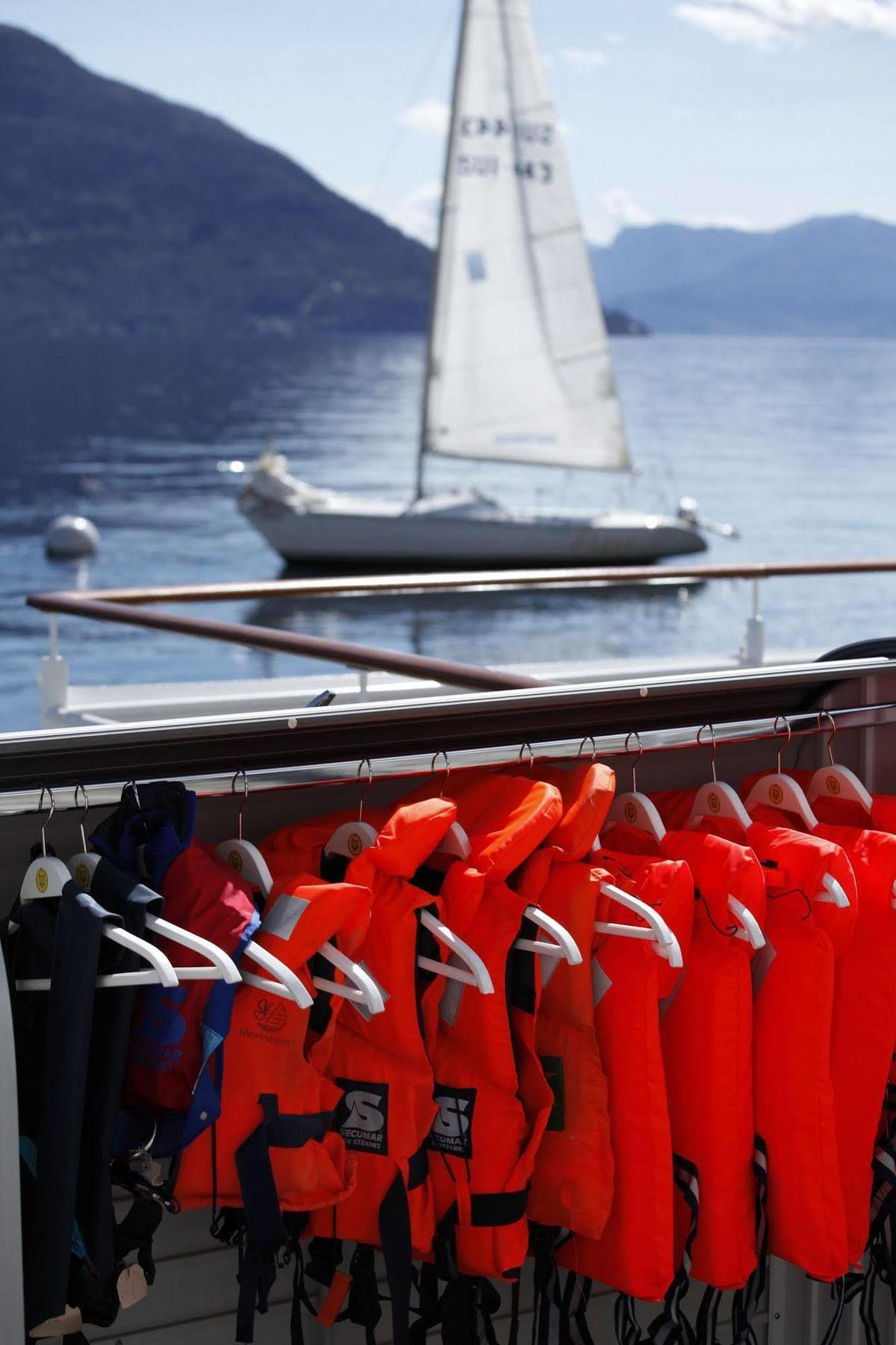 Holiday Hotel Yachtsport Resort Lago Maggiore Брисаго Екстериор снимка