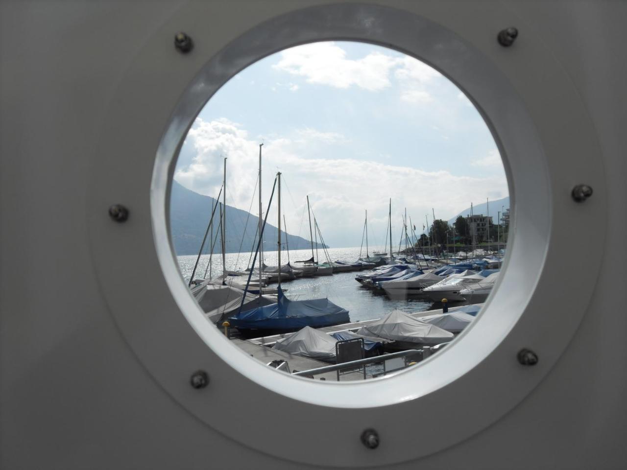 Holiday Hotel Yachtsport Resort Lago Maggiore Брисаго Екстериор снимка